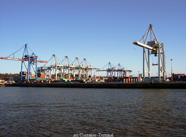 am Container-Terminal